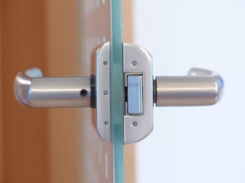【Hands-on Lab】Installing Glass Door Locks
